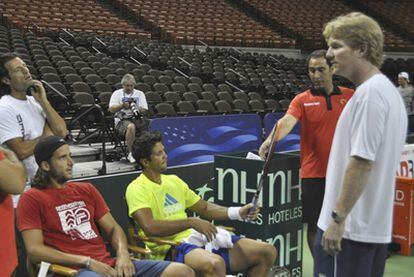 Feliciano, Costa y Verdasco, con Jim Courier.