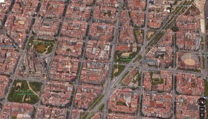 La plaza de la Hispanidad entre la Sagrada Familia y la Monumental