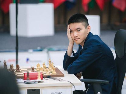 Jeffery Xiong, durante la apertura de su partida de este lunes contra Teimur Radyábov