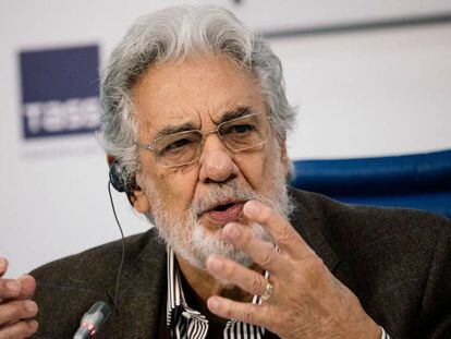 Plácido Domingo, durante su primera comparecencia pública este martes en Moscú. En vídeo, la rueda de prensa del tenor.