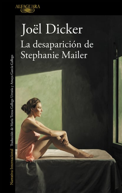 En tercer puesto, 'La desaparición de Stephanie Mailer' (Alfaguara), novela en la que Joël Dicker sumerge al lector en un espantoso crimen cometido en el verano de 1994, en la ficticia ciudad costera de Orphea, en los Hamptons de Nueva York.