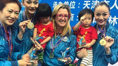 Anna Tarrés, junto a las chinas Tingting Jiang y Wenwen Jiang, plata en dúo de la sincronizada en los Mundiales de Natación de Budapest.