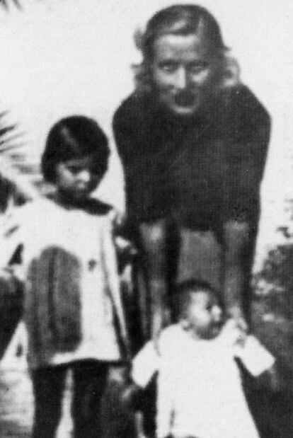 Romilda Villani con sus hijas Sofia (a la derecha) y Maria, en una foto de familia tomada en 1938, poco antes del estallido de la Segunda Guerra Mundial.