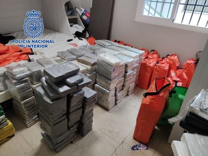 Alijo de 1.500 kilos de cocaína hallado en un apartamento de San Pedro de Alcántara (Málaga)