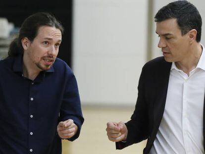 El líder de Unidos Podemos, Pablo Iglesias, a la izquierda, con el presidente del Gobierno, Pedro Sánchez.
