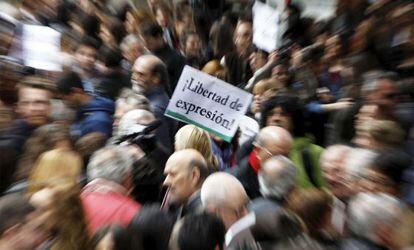 Concentración de periodistas en la calle Juan Bravo de Madrid.