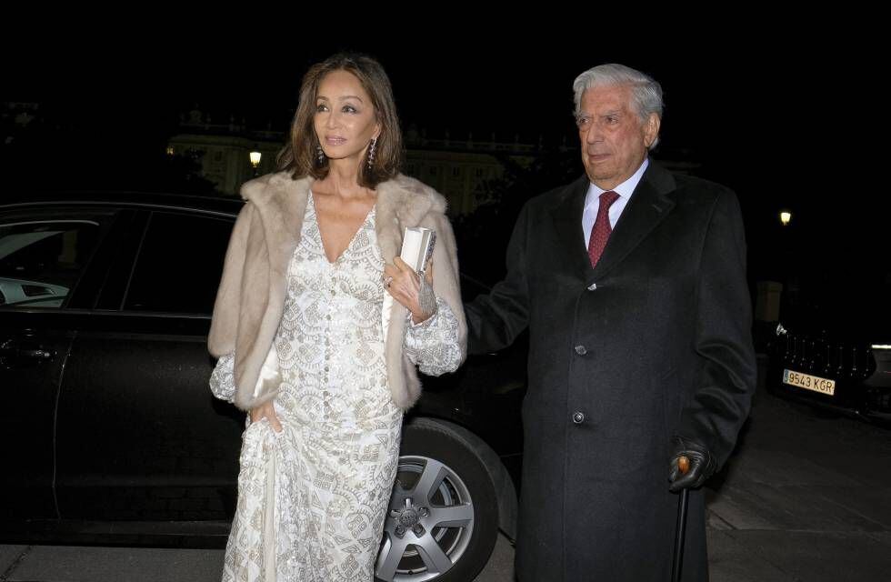 Isabel Preysler y Mario Vargas Llosa llegan al Teatro Real de Madrid el pasado 13 de noviembre.