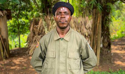 Augustine Nimely comenzó como voluntario en 1990. Treinta años después es uno de los 'rangers' más veteranos del Parque Nacional de Sapo, en Liberia.