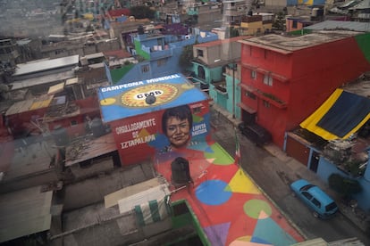 El mural de Lupita Bautista, campeona del mundo de boxeo nacida y criada en Iztapalapa.