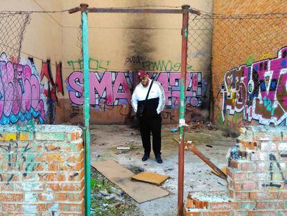 Moncho Chavea, el rey del trap gitano, en un solar de Pan Bendito.