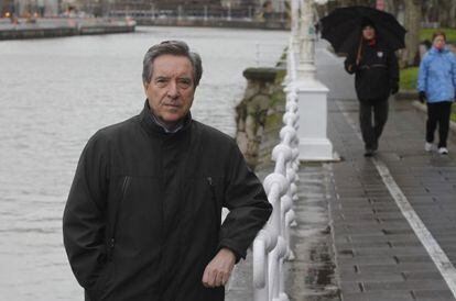 Iñaki Gabilondo en la Ría de Bilbao.