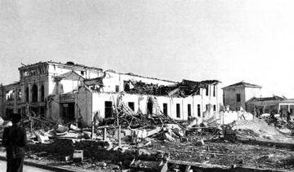 Edificio destruido en la explosión en Cádiz de 1947.