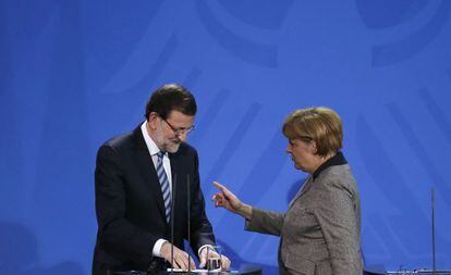 Mariano Rajoy y Angela Merkel, tras una reuni&oacute;n en Berl&iacute;n en 2013.