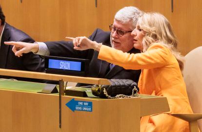 Agustín Santos Maraver y Yolanda Díaz, en abril pasado en la ONU, en Nueva York.