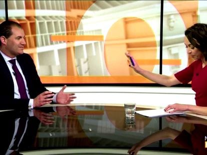 La periodista política Tova O'Brien durante la entrevista con el excandidato Jami-Lee Ross el 18 de octubre. En vídeo, el intercambio que se ha viralizado.