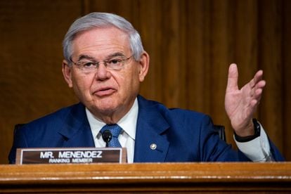 El senador demócrata Robert Menéndez, demócrata de Nueva Jersey, durante una audiencia en julio 2020.