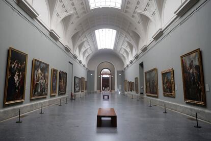 El museo amplía su horario el primer sábado de cada mes con El Prado de noche, que abrirá la pinacoteca desde las 20.30 a las 23.30, con el objetivo de fomentar la visita y acercarse a la ciudadanía. La iniciativa, que cuenta con el apoyo de Samsung, solo permitirá visitar una parte de sus espacios. La primera noche de apertura será el 4 de marzo y se abrirá la galería central, donde se pueden ver piezas de Tintoretto, Tiziano o Rubens.