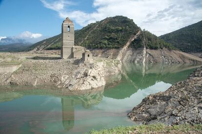 Panorámica del embalse de Mediano, en la provincia de Huesca, al 13% de su capacidad, el pasado 14 de septiembre.