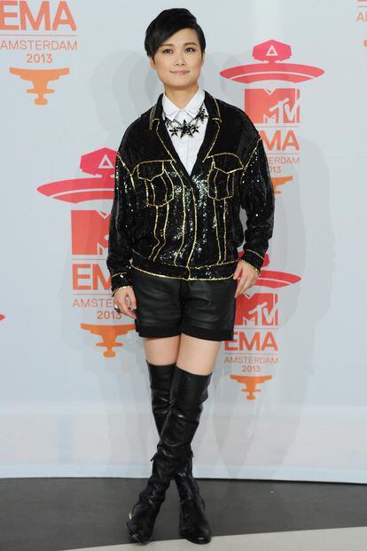 La cantante de pop China Chris Lee se alzó con el premi de mejor artista global.