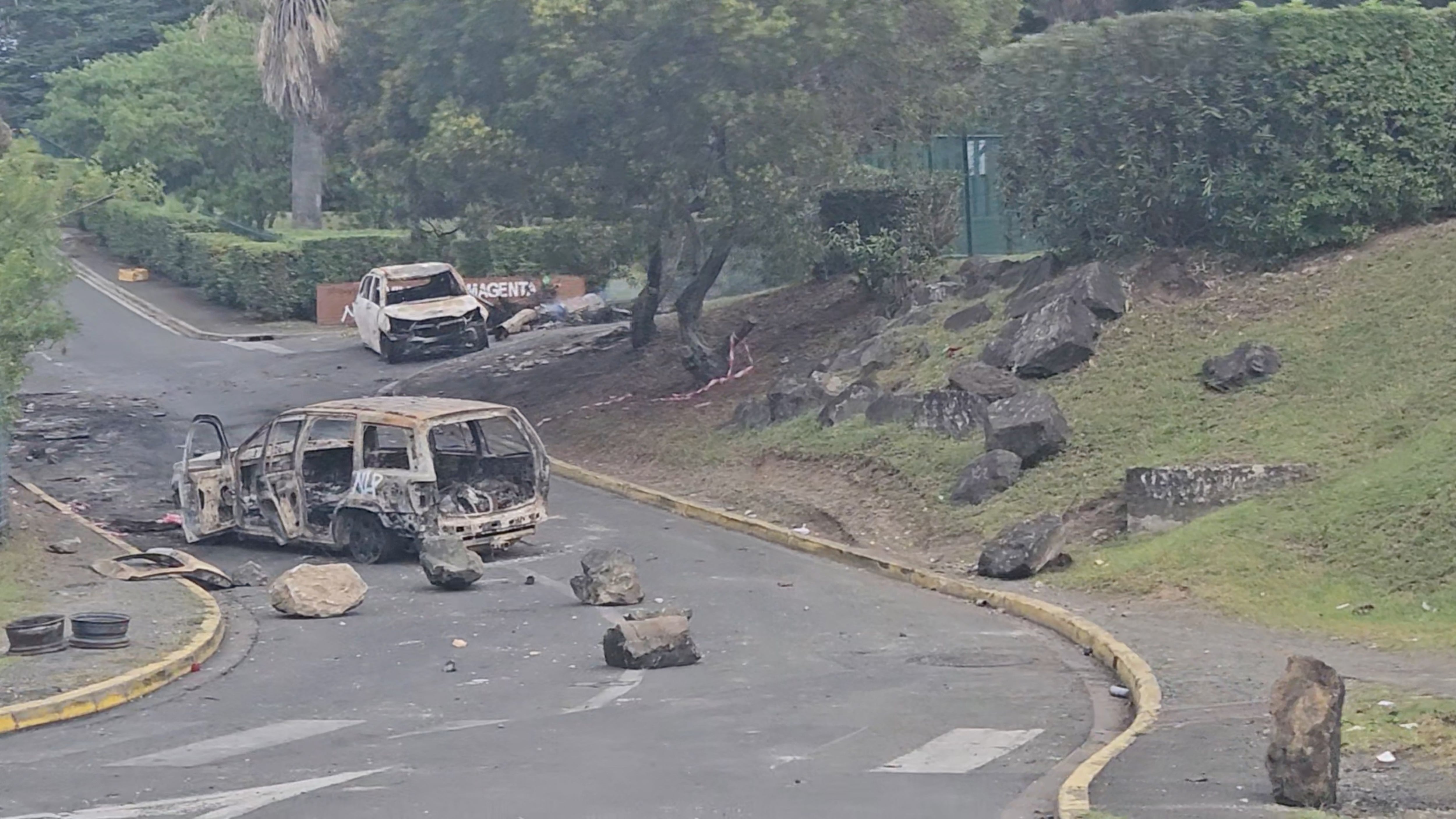 Macron viaja a Nueva Caledonia tras una semana de graves disturbios y seis muertos