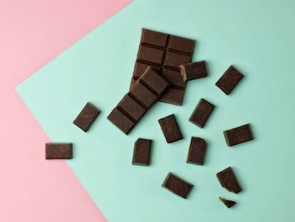 Comer chocolate negro y otras 6 cosas eficaces contra el dolor premenstrual