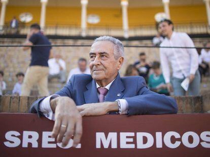 Ramón Vila, en el burladero de los médicos de la Maestranza, el pasado 6 de mayo.