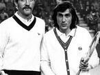 Barcelona, 3-12-1972.- El tenista rumano Ilie Nastase (d) se ha impuesto al norteamericano Stan Smith en la final del Torneo Masters de tenis disputada en el Palau Blaugrana. EFE