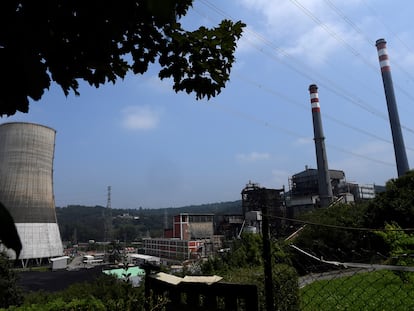 Vistas de los alrededores de la Central Térmica de Ciclo Combinado de Soto de Ribera, perteneciente al grupo portugués EDP.