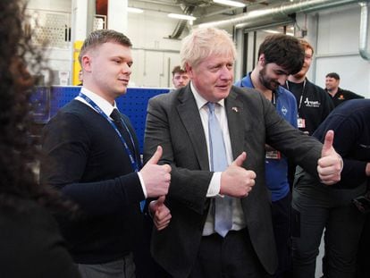 Boris Johnson, el 28 de abril en una visita electoral a un centro educativo en la localidad inglesa de Burnley.