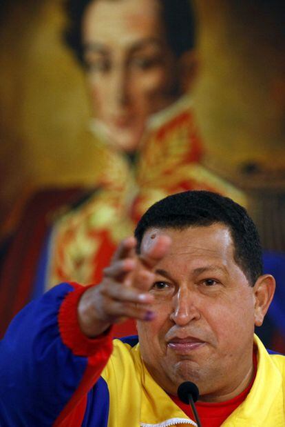 El presidente venezolano Hugo Chávez en el Palacio de Miraflores en un encuentro con la prensa internacional