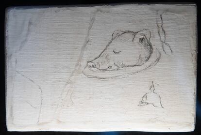 Cabeza de cochinillo dibujada en las paredes del monasterio de Oia (Pontevedra) por presos de la Guerra Civil.