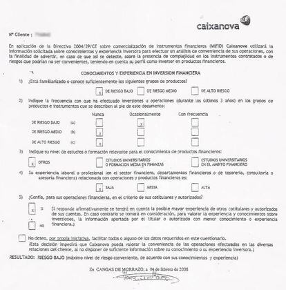 Documento de la misma clienta con su propia firma, distinta a la que aparece en el primer escrito que según ella fue falsificado.