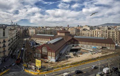 Vista aérea del Mercat de Sant Antoni, cuya inauguración está prevista para abril.