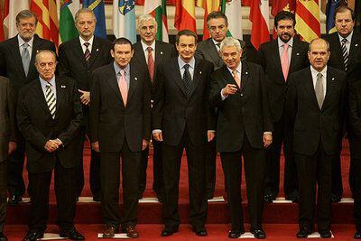 Varios líderes autonómicos posan tras la reunión de la Conferencia de Presidentes el pasado jueves.