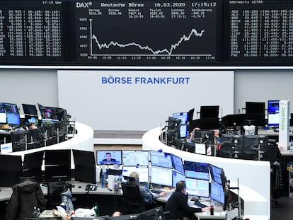 Imagen del patio de negociación de la Bolsa de Frankfurt.