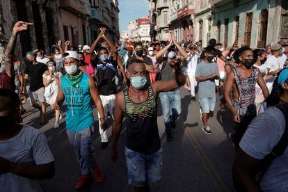 Decenas de personas se manifiestan en La Habana el pasado julio.