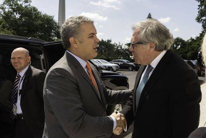 Iván Duque con el secretario general de la OEA, Luis Almagro, en Washington.