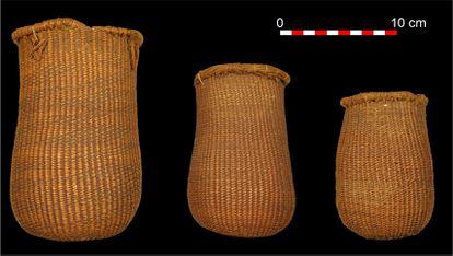 Estos cestillos de esparto tienen 9.500 años. Aún hoy se usan técnicas similares en el trabajo del esparto que se conserva en el sureste de España.