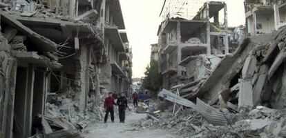 Aspecto de una calle de Homs arrasada en 2012 por la aviación de El Asad.