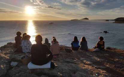 Taller de meditación al atardecer de Inspira Yoga, en Ibiza.