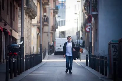 El expresidente de la ANC Jordi Sànchez acude a hacer voluntariado a un comedor social de Barcelona.