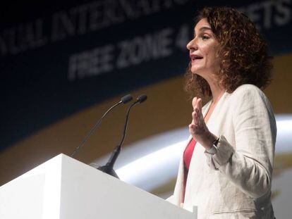 La ministra de Hacienda, María Jesús Montero, habla durante la inauguración en Barcelona de la quinta edición del Congreso Mundial de las Zonas Francas.