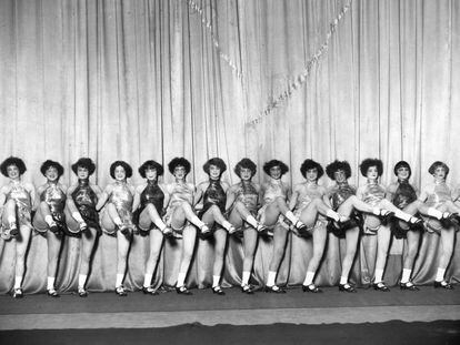 Las Alfred Jackson’s Dancing Girls actúan en La Alhambra, Granada, un 2 de julio de 1928. 