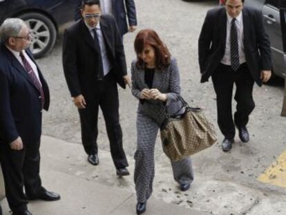La expresidenta se presenta ante el juez en la causa de la ruta del dinero K un día después de ser procesada por corrupción
