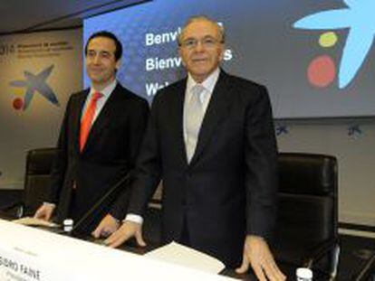 Isidro Fainé y Gonzalo Gortazár en la rueda de prensa de resultados 2014.