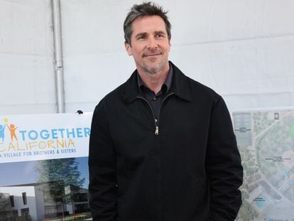 Christian Bale en la apertura del centro de acogida para niños en Palmdale (California), el 7 de febrero de 2024.