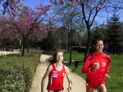 Elena Espeso, junto a su liebre Ludi, en Alcorcón