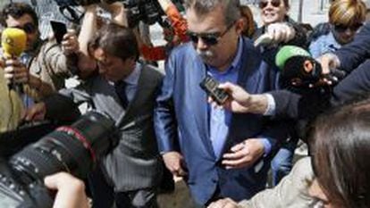 El expresidente del Valencia Juan Soler, a su salida de las dependencias judiciales valencianas.