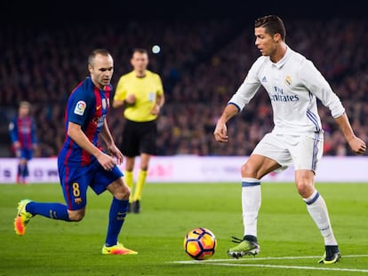 Iniesta y Ronaldo en el partido del s&aacute;bado en el Camp Nou.