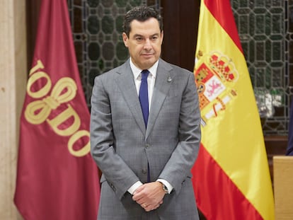 El presidente de la Junta de Andalucía, Juan Manuel Moreno, tras su visita institucional al Ayuntamiento de Sevilla, este miércoles.